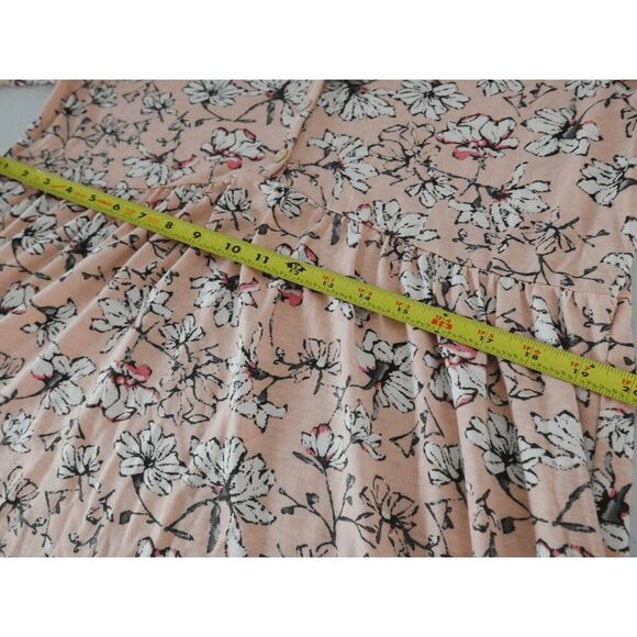 Suzanne Betro Women's Pink & White Floral V-neck Button-front Empire Waist Tunic - Picture 4 of 9